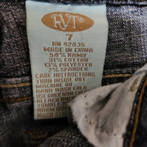 EUC R.T.V. Jeans Co Girls’ Jeans - Picture 3 of 5